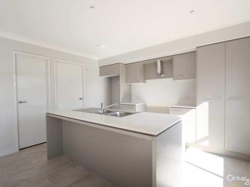 16 HOBBS STREET, Horsley NSW 2530