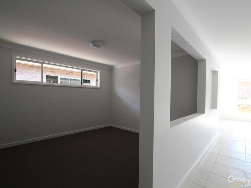 16 HOBBS STREET, Horsley NSW 2530