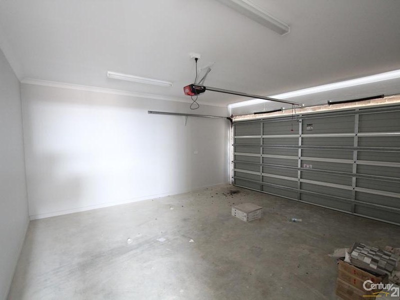 16 HOBBS STREET, Horsley NSW 2530