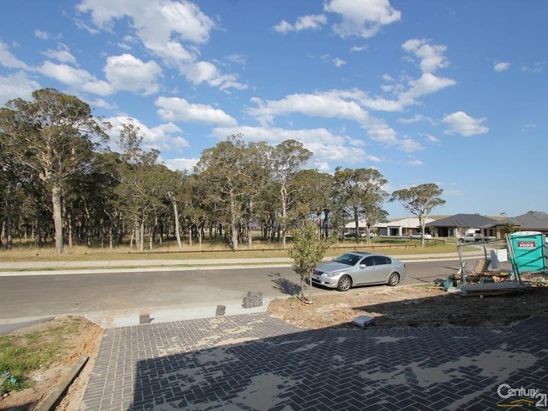 16 HOBBS STREET, Horsley NSW 2530