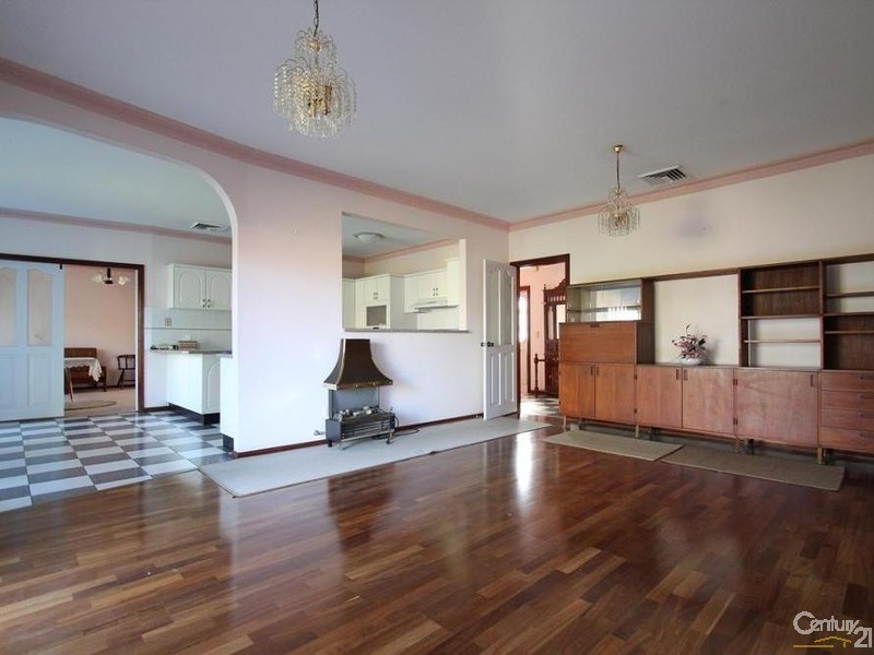 20 Ingham Drive, Casula NSW 2170