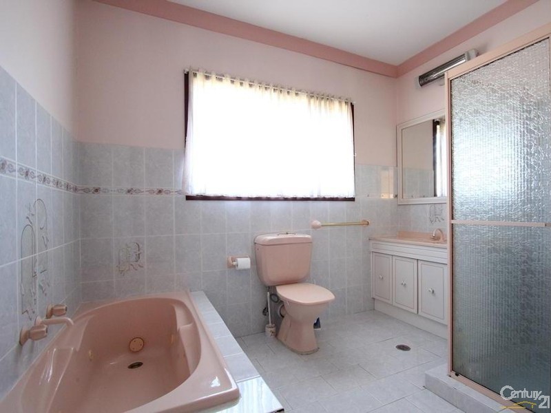 20 Ingham Drive, Casula NSW 2170