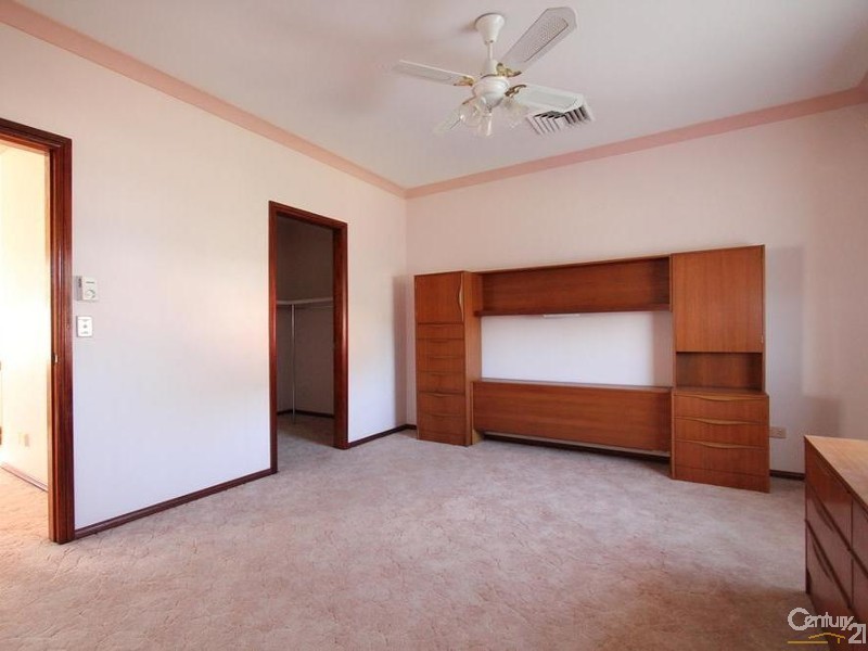 20 Ingham Drive, Casula NSW 2170