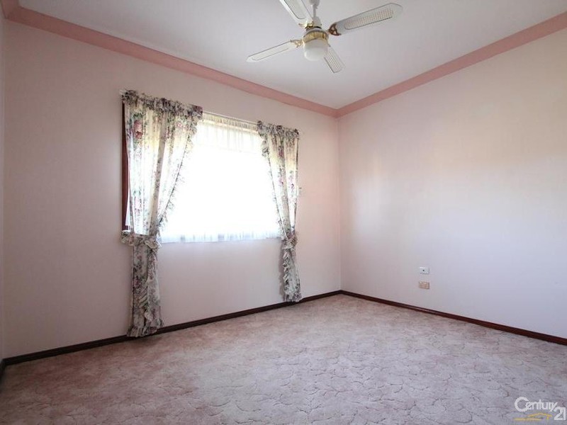 20 Ingham Drive, Casula NSW 2170