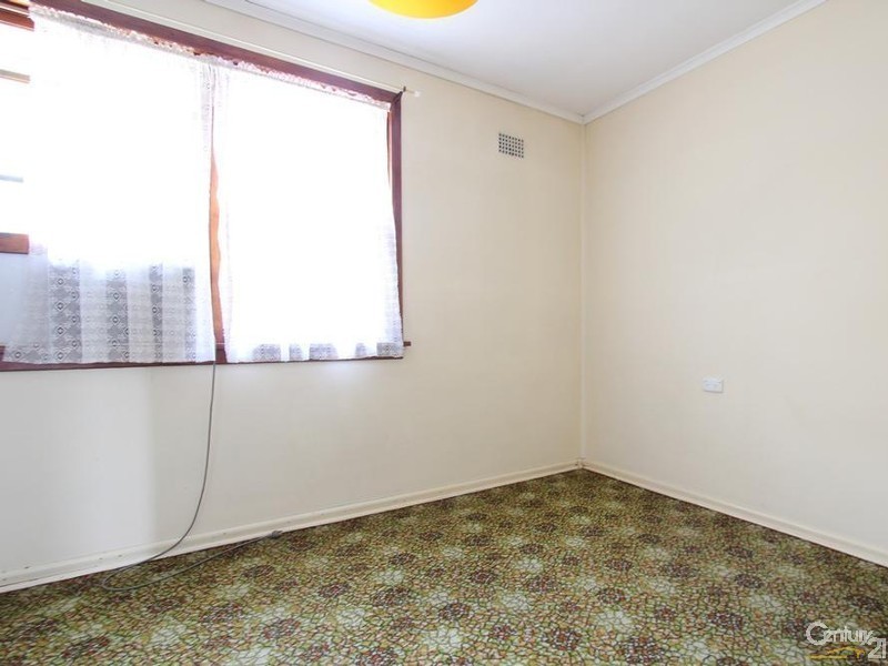 15 SHEAHAN STREET, Warwick Farm NSW 2170