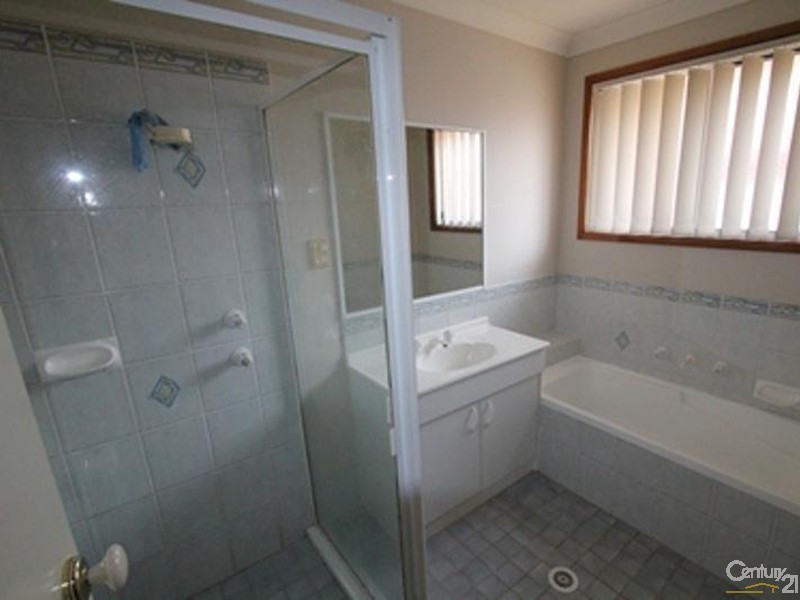 1 TUROSS PLACE, Prestons NSW 2170