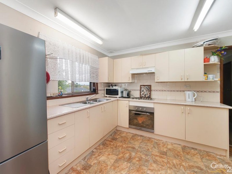 2 Bulolo Place, Glenfield NSW 2167