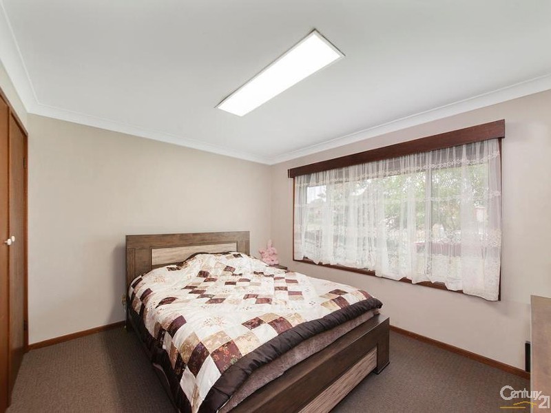 2 Bulolo Place, Glenfield NSW 2167