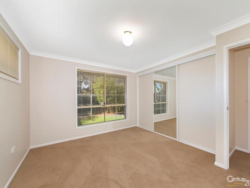 5 SOMERCOTES AVENUE, Wattle Grove NSW 2173