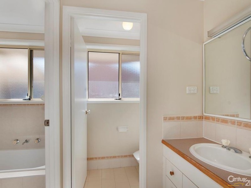 5 SOMERCOTES AVENUE, Wattle Grove NSW 2173