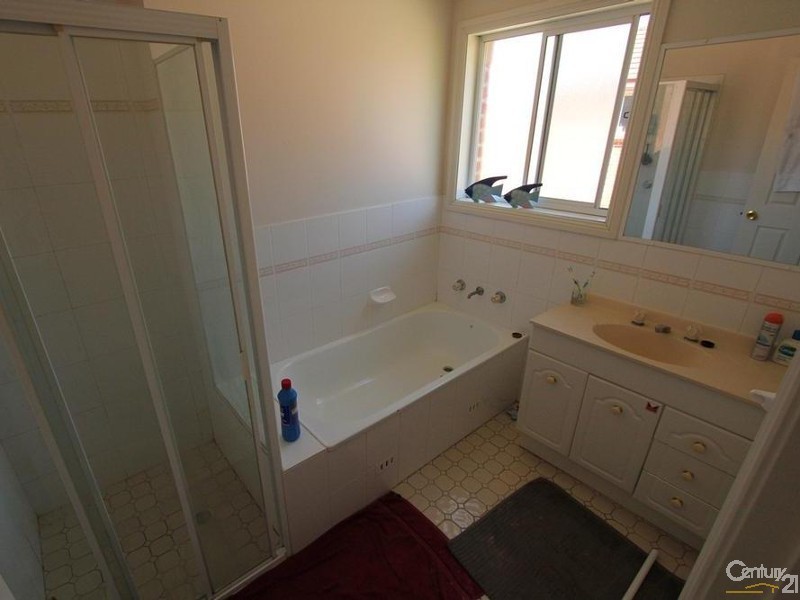 6/32 CLAREMONT COURT, Wattle Grove NSW 2173