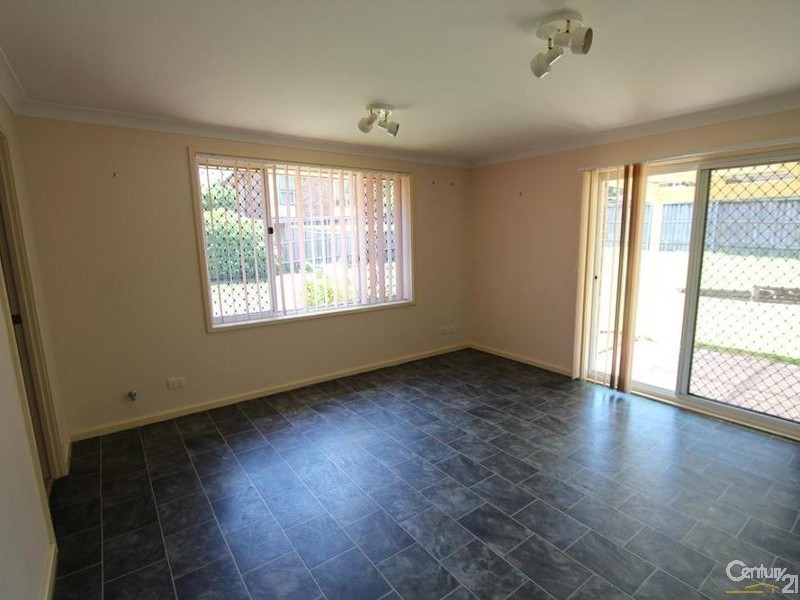 27 LIGHTHORSE PARADE, Holsworthy NSW 2173