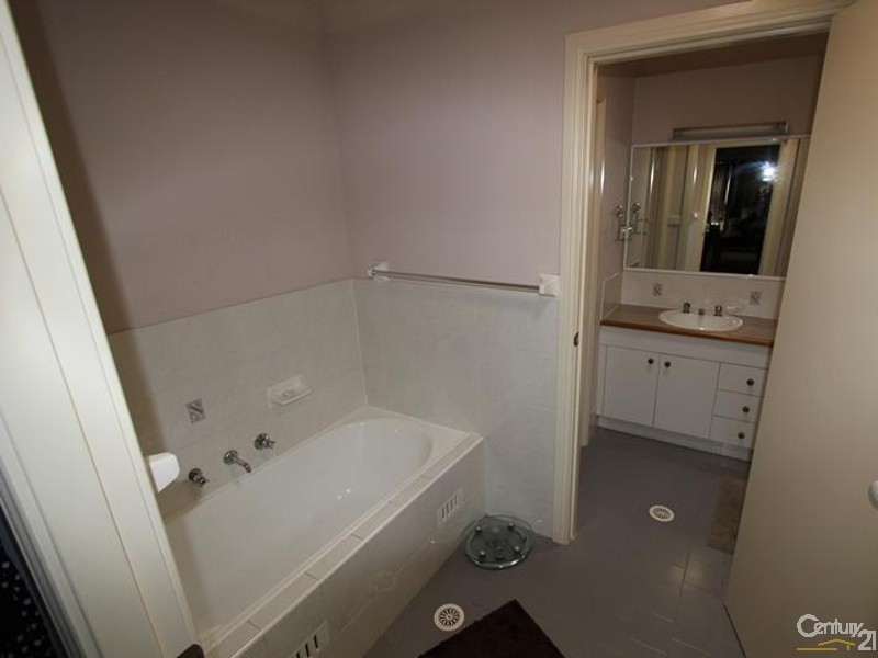 Wattle Grove NSW 2173