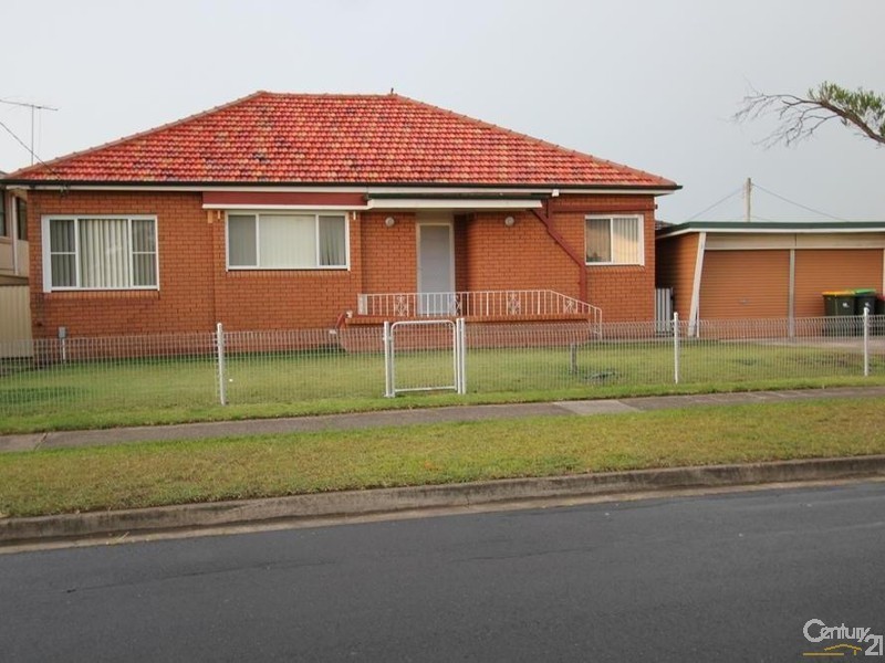 1 FITZPATRICK CRESCENT, Casula NSW 2170