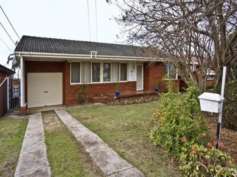 76 STOCKTON AVENUE, Moorebank NSW 2170