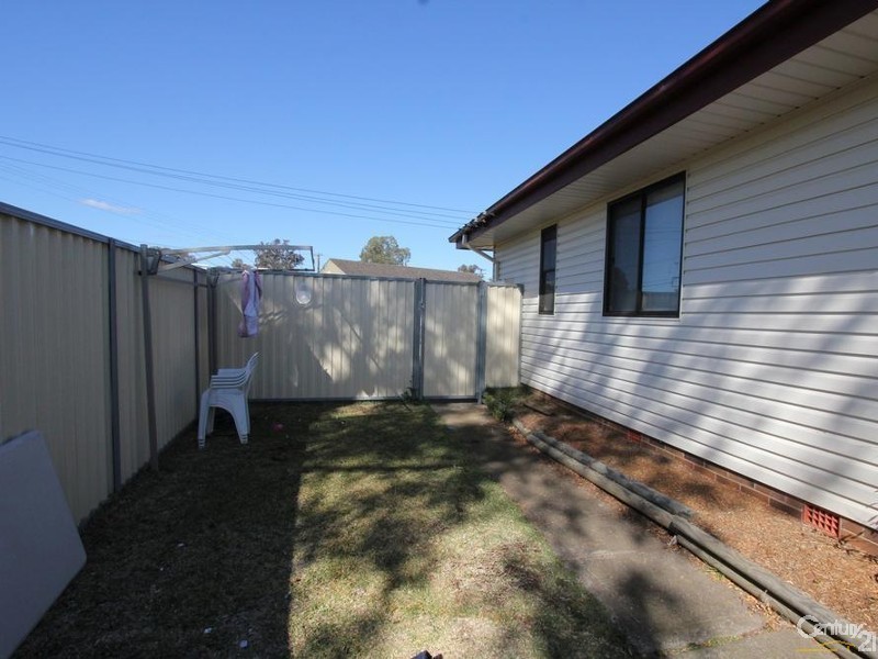 2 KALGOORLIE PLACE, Cartwright NSW 2168