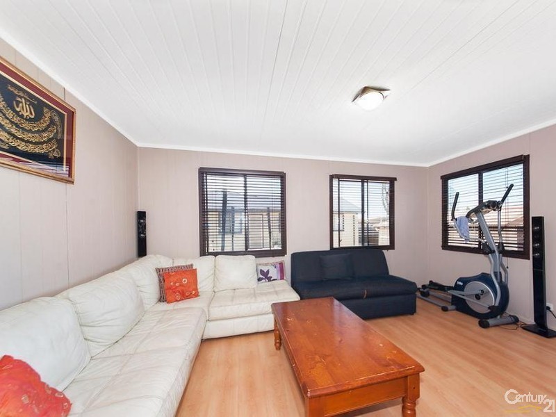 35 Yalta Street, Sadleir NSW 2168
