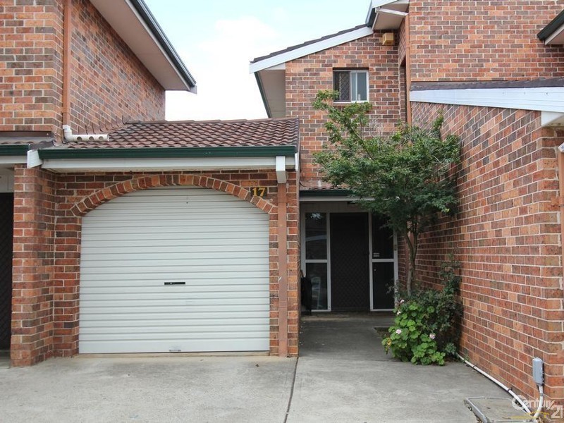 17/18 HOSKING CRESCENT, Glenfield NSW 2167