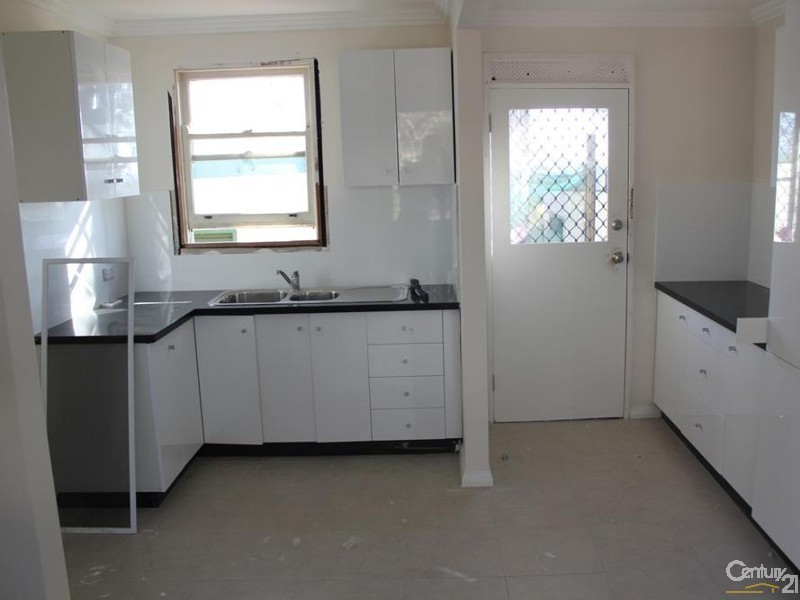 11 MORISON DRIVE, Lurnea NSW 2170