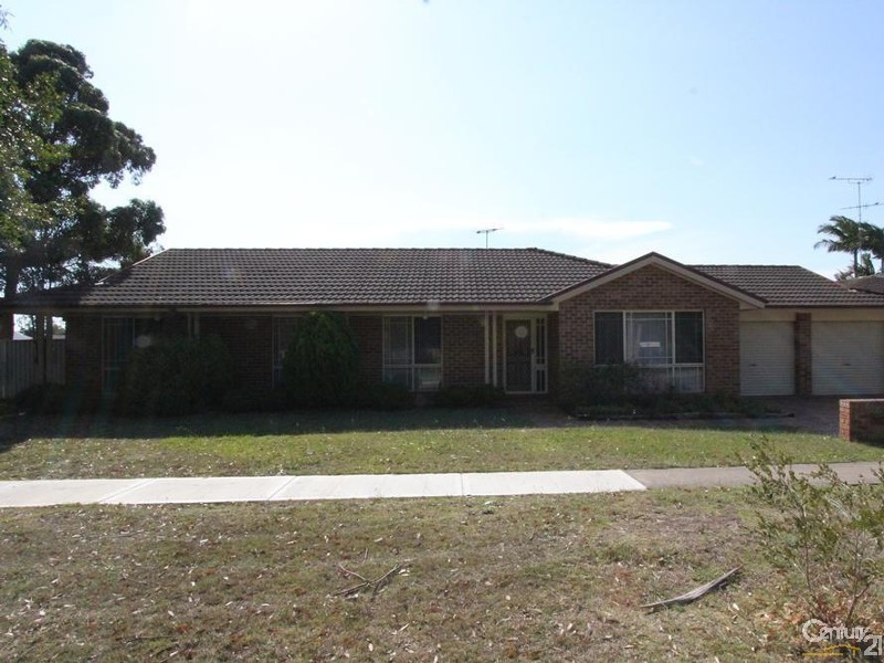 8 BLAMEY ROAD, Wattle Grove NSW 2173