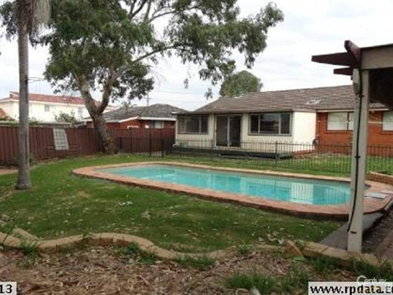 15 EDGECOMBE AVENUE, Moorebank NSW 2170