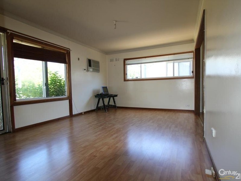 9 APPLETON CRESCENT, Lurnea NSW 2170