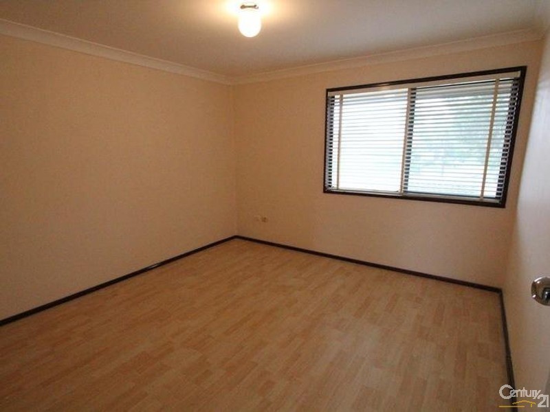 2/33 KOALA AVENUE, Ingleburn NSW 2565
