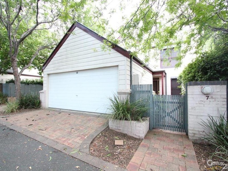 7/19 Troopers Mews, Holsworthy NSW 2173