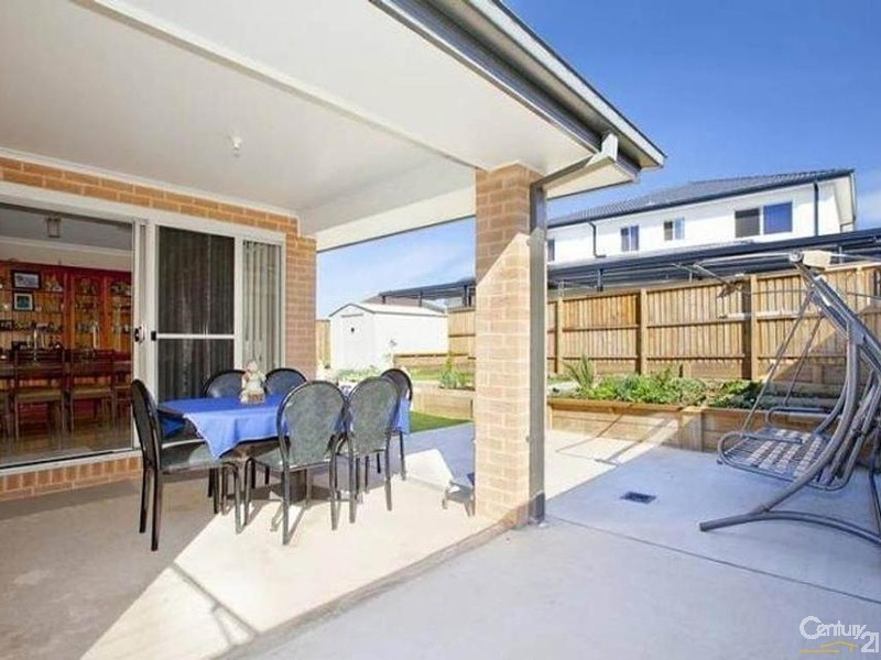 4 GRAZIERS WAY, Carnes Hill NSW 2171