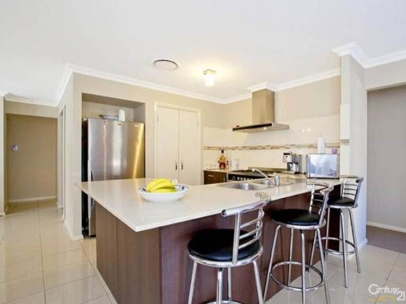 4 GRAZIERS WAY, Carnes Hill NSW 2171