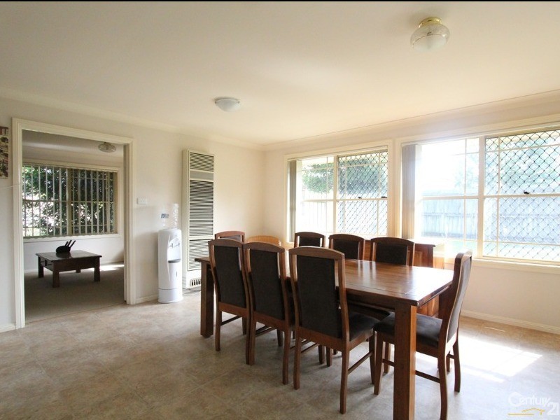 13 Warrego, Wattle Grove NSW 2173