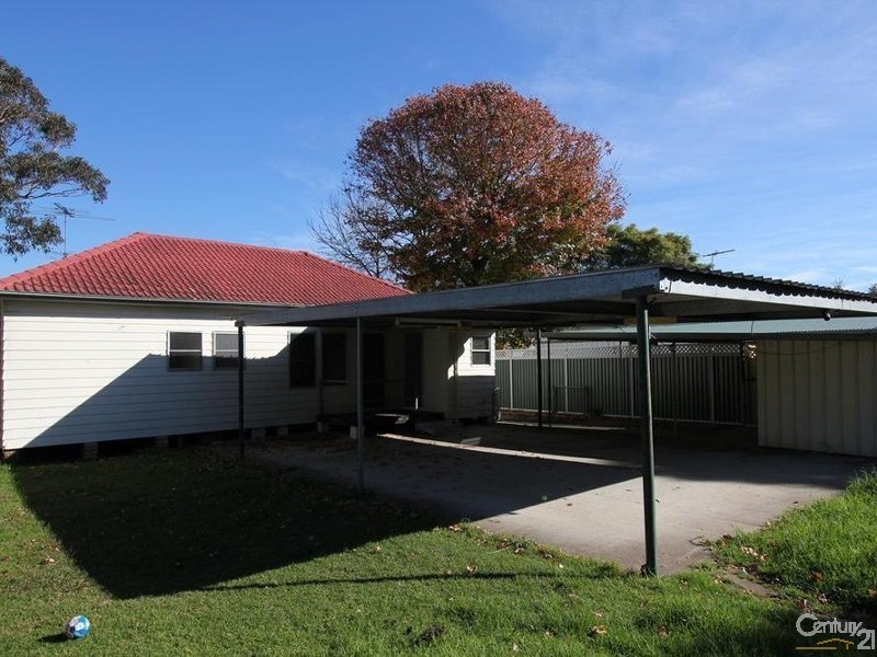 28 BRIDGES AVENUE, Wattle Grove NSW 2173