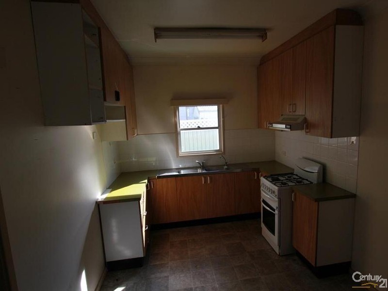 28 BRIDGES AVENUE, Wattle Grove NSW 2173