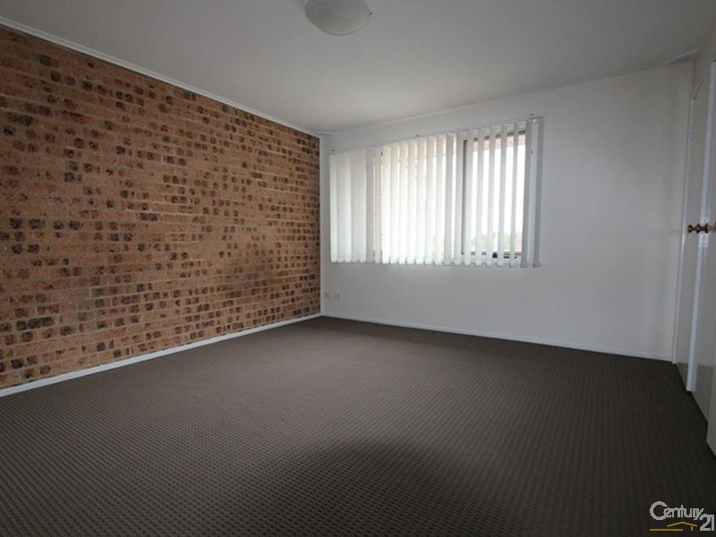 2/7 HANLON CLOSE, Minto NSW 2566