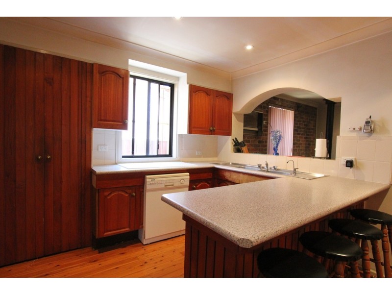 10 Shortland Avenue, Lurnea NSW 2170