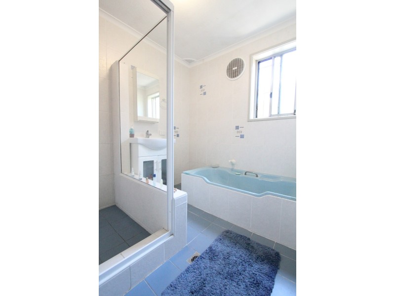 10 Shortland Avenue, Lurnea NSW 2170