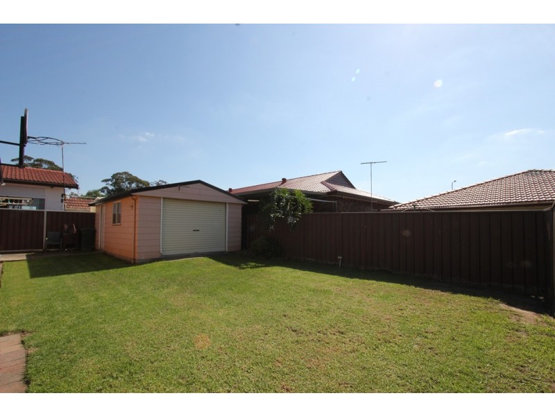10 Shortland Avenue, Lurnea NSW 2170