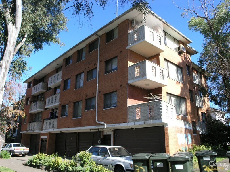 2/32 REMEMBRANCE AVENUE, Warwick Farm NSW 2170