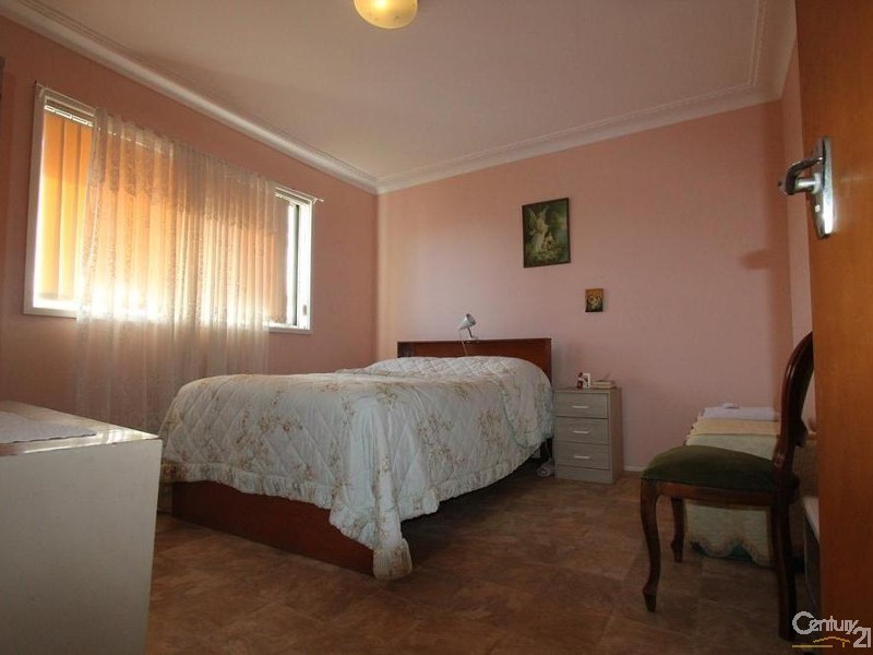 10 AYSHFORD STREET, Casula NSW 2170