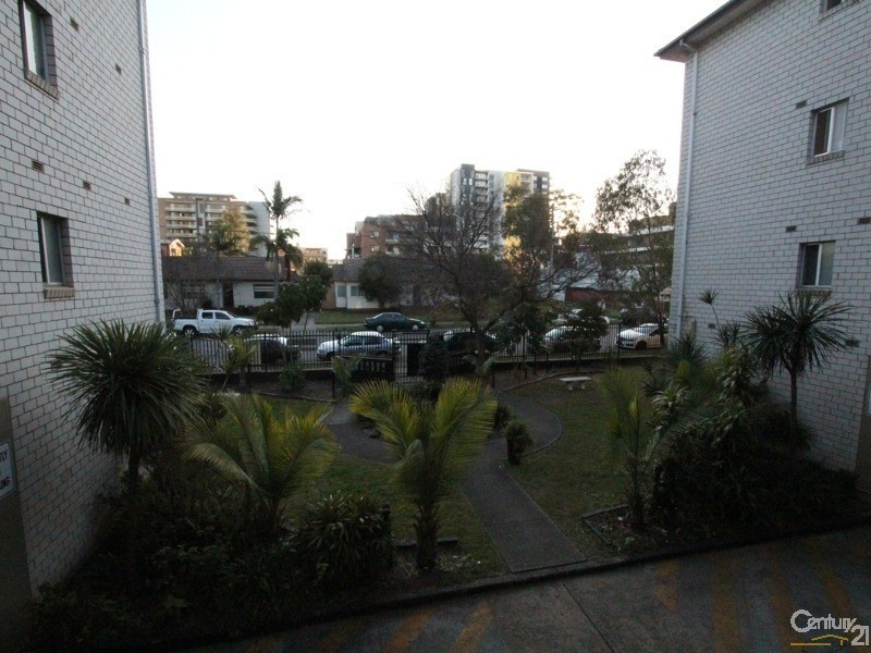 24/12-16 Goulburn Street, Warwick Farm NSW 2170