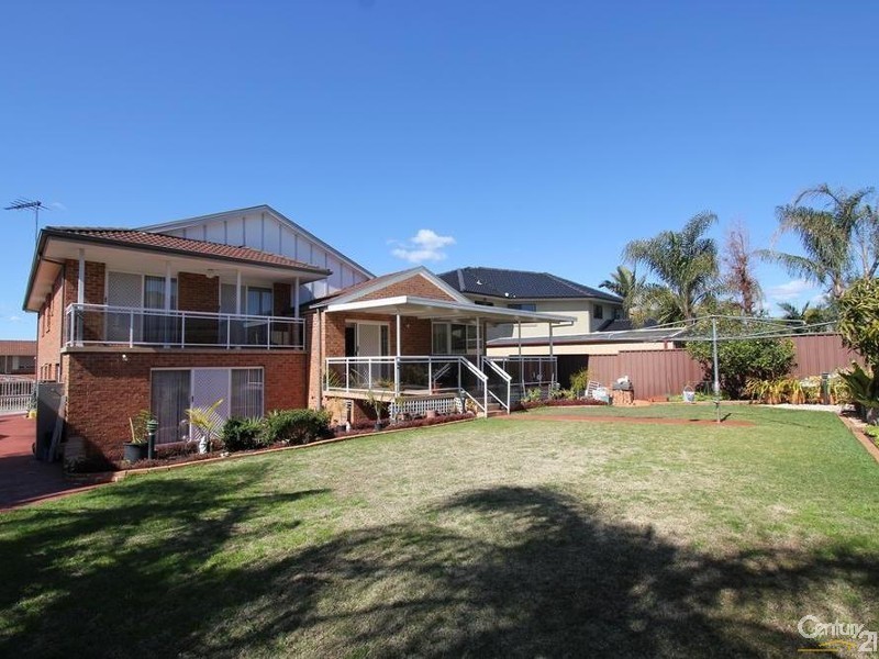 14 Rosehill Close, Casula NSW 2170