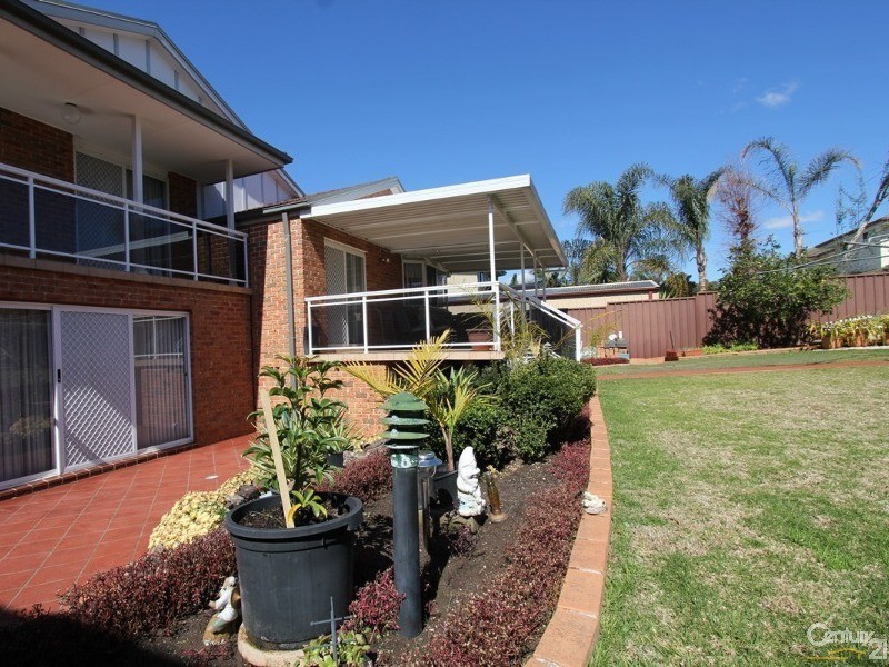 14 Rosehill Close, Casula NSW 2170