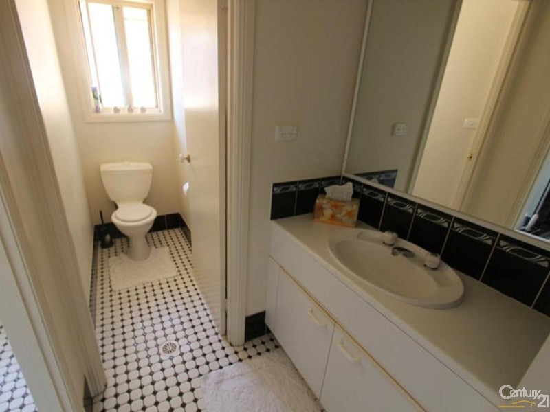 20B CATO WAY, Casula NSW 2170