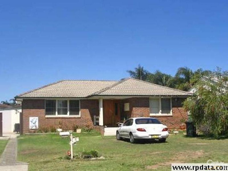 8 FRAZER AVENUE, Lurnea NSW 2170