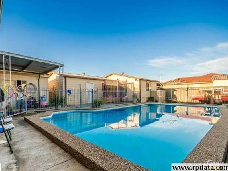 8 FRAZER AVENUE, Lurnea NSW 2170