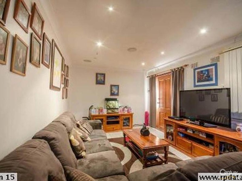 8 FRAZER AVENUE, Lurnea NSW 2170