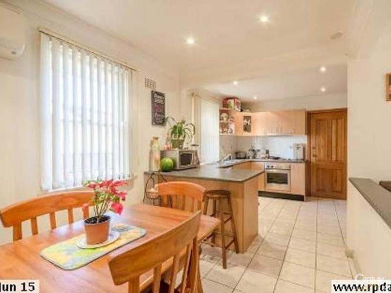 8 FRAZER AVENUE, Lurnea NSW 2170