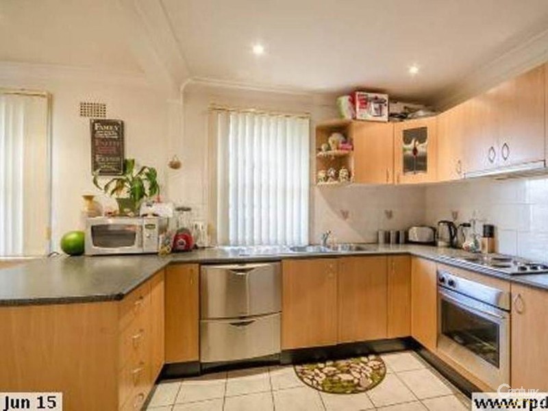8 FRAZER AVENUE, Lurnea NSW 2170