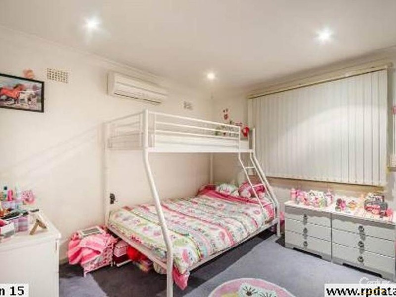 8 FRAZER AVENUE, Lurnea NSW 2170