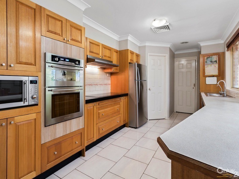 3 Ellerston Court, Wattle Grove NSW 2173